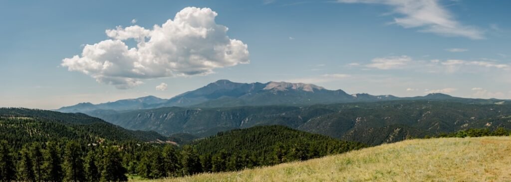 Photo Scenic mountains